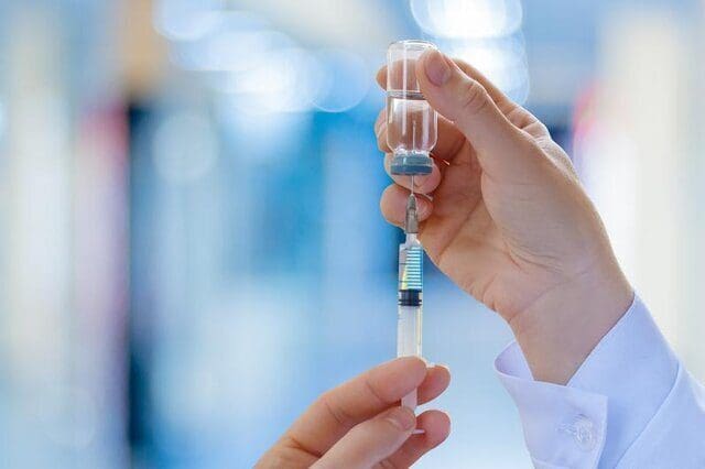 تزریق واکسن به بیش از ۴۷ هزار دانش‌آموز