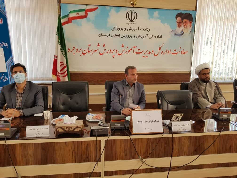 نماز یکی از مهمترین راه‌های پیشگیری از بروز آسیب‌های اجتماعی است