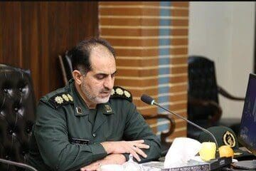 خاطرات مادران و همسران شهدا نگاشته شود