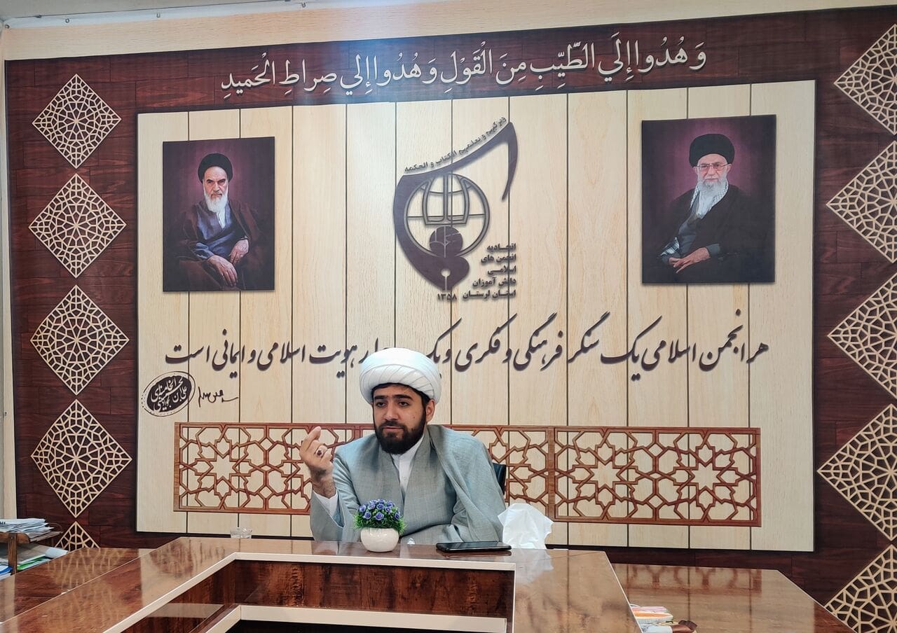 ۱۳ آبان نماد اقتدار دانش‌آموزان است