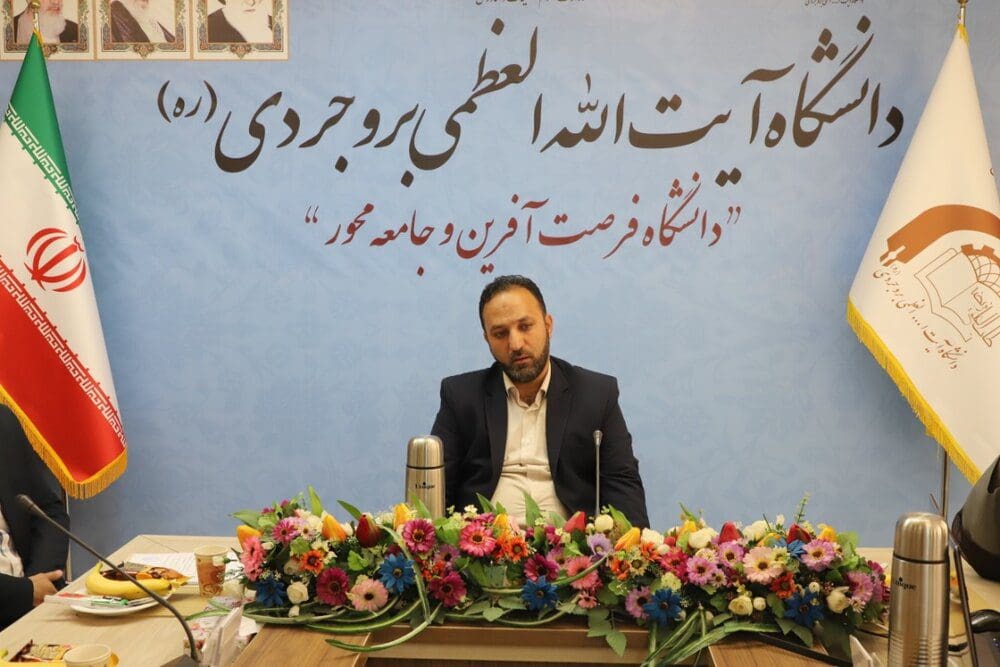 شهادت ۶۸ کودک شهید دانشآموز سند مقاومت بروجرد در برابر دشمنان است