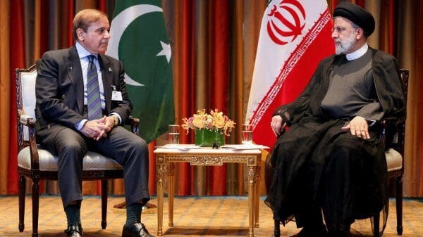 رئیسي: العلاقات الثنائیة بین ایران وباکستان تقوم علی المشترکات الثقافیة‌