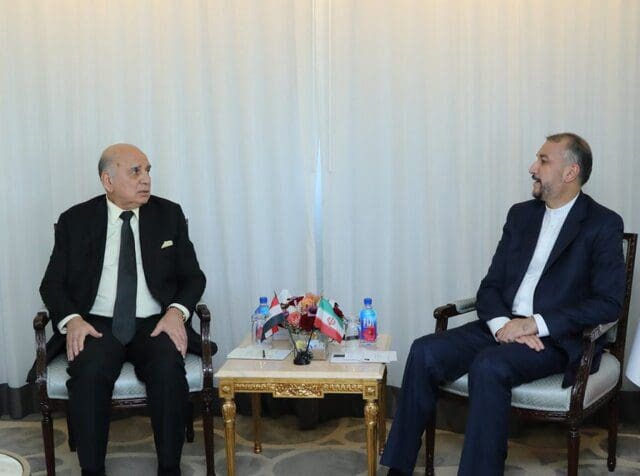 المشاورات بین أمیرعبداللهیان وفؤاد حسين حول تعزیز العلاقات الثنائية