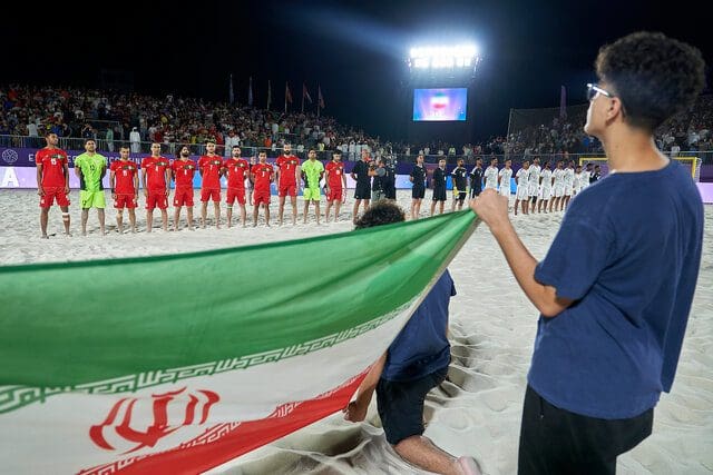 إيران تتوج بالبطولة في كأس القارات لكرة القدم الشاطئية