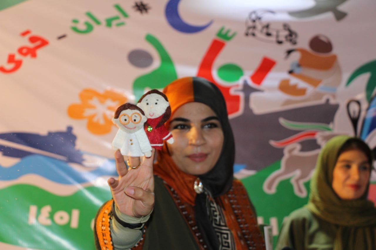 حامی و حنا پا به دنیای حقیقی گذاشتند