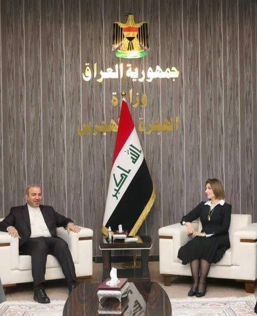 السفير الإيراني یلتقي وزیرة الهجرة العراقیة