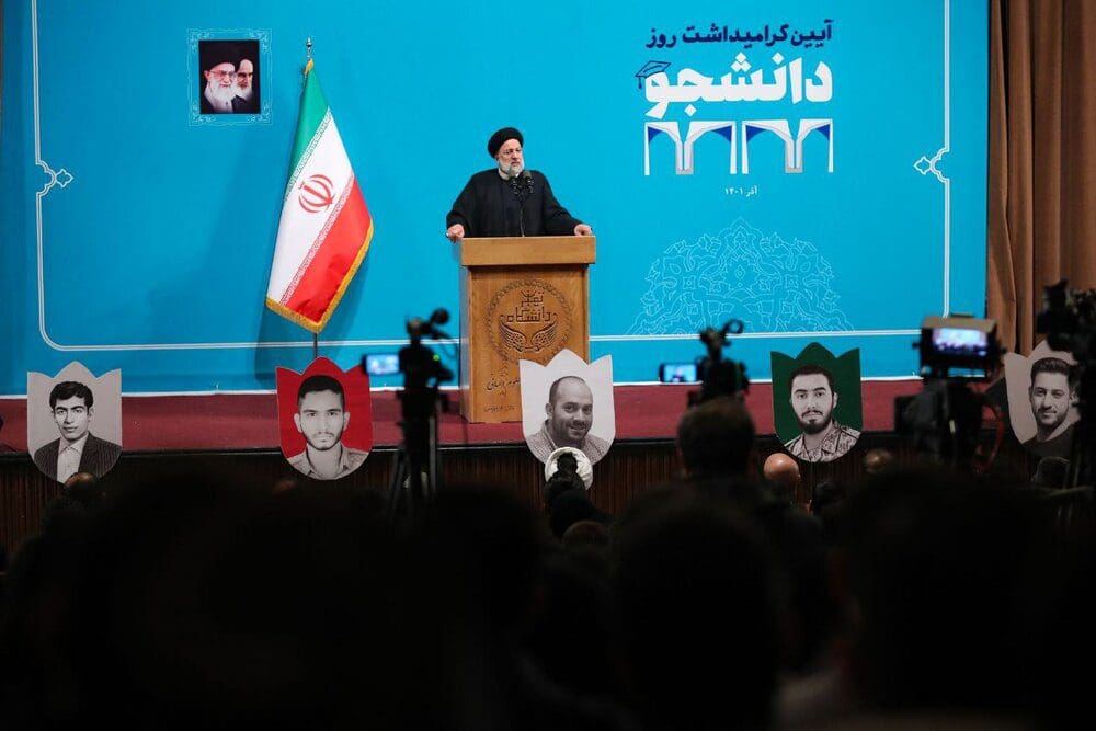 الیوم ألحقت الجامعات خسارة للعدو.. ویرید العدو إثارة أعمال الشغب