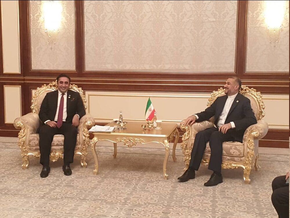 وزیر الخارجیة: منظمة إیكو منصة جیدة لتوسیع التعاون الإقلیمي