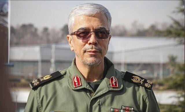 اللواء باقري یؤکد توسیع التعاون بین إيران وکوریا الشمالیة في إحلال السلام والإستقرار الإقلیمي