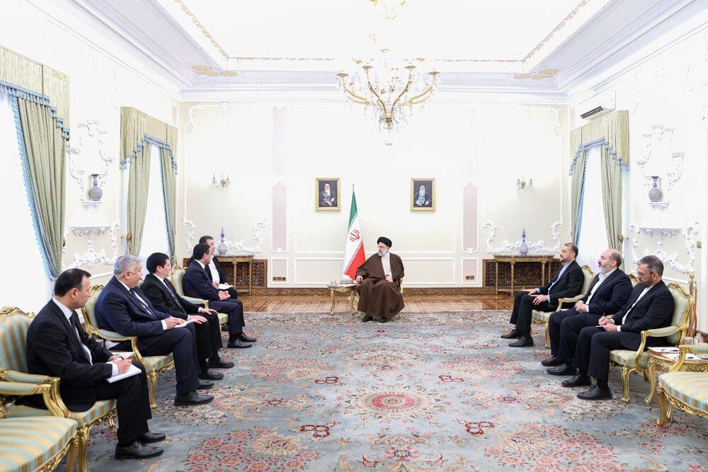 لابد أن تقوم ایران وأوزبکستان بتعزیز مستوی العلاقات الثنائية
