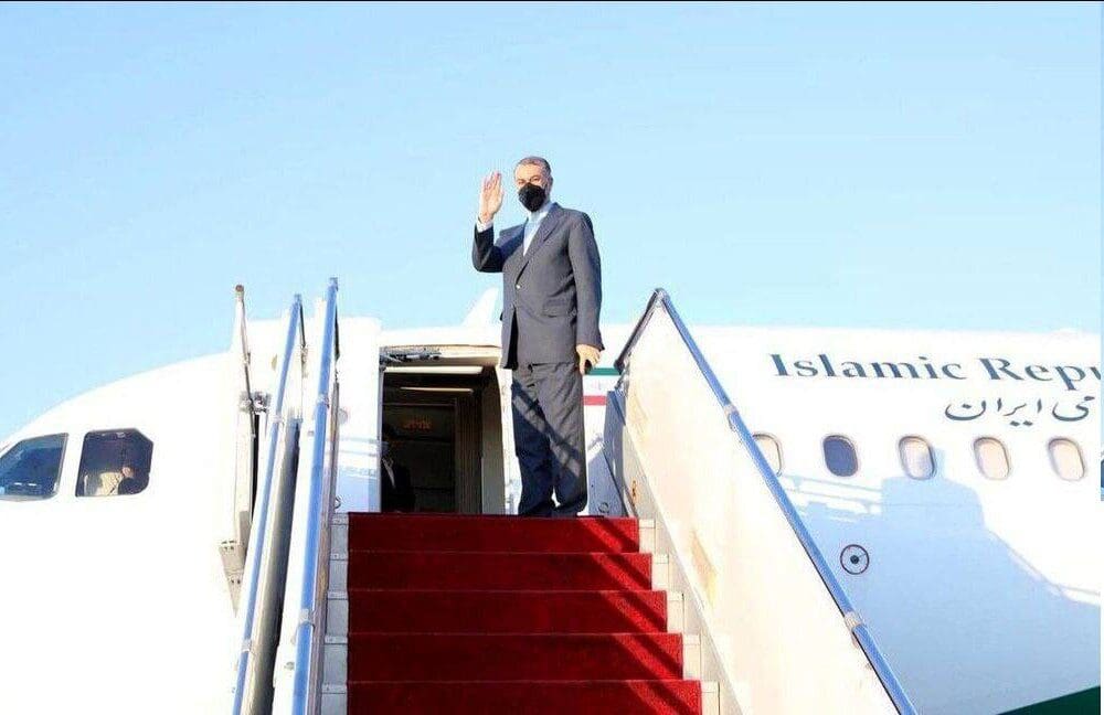 وزیر الخارجية متوجها إلی مسقط
