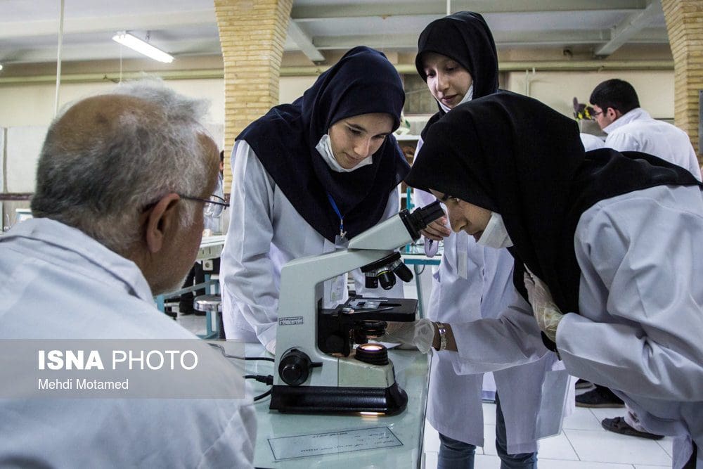 کارشناسان حوزه آزمایشگاهی با فرآیند انتقال ژن آشنا می‌شوند