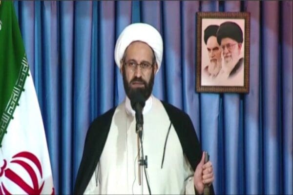 شهرداری خرم‌آباد به وضعیت مبلمان شهری رسیدگی کند