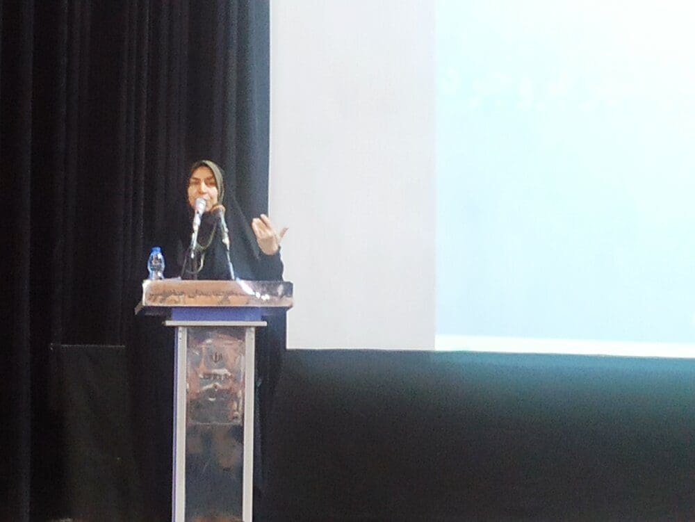 دشمنان برای ضربه زدن به انقلاب خانواده را مورد هدف قرار داده است