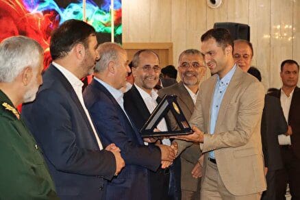 تصاویری از مراسم تجلیل از  پیشکسوتان و برترینهای فوتبال استان همدان