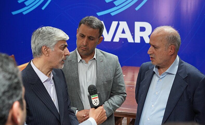 بازدید سرپرست وزارت ورزش و جوانان و رئیس فدراسیون فوتبال از ورزشگاه آزادی