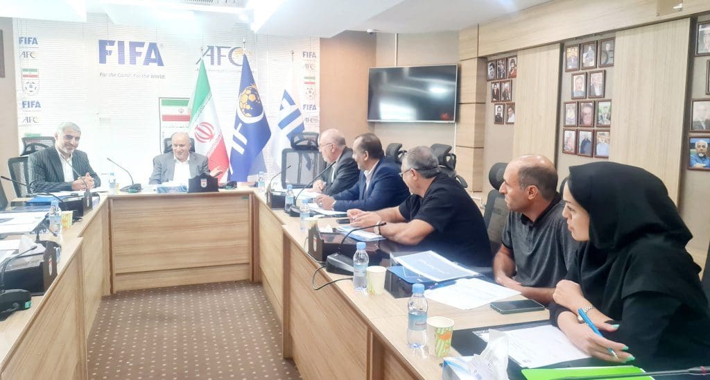 هفتمین جلسه کمیته فوتبال ساحلی با حضور رییس فدراسیون