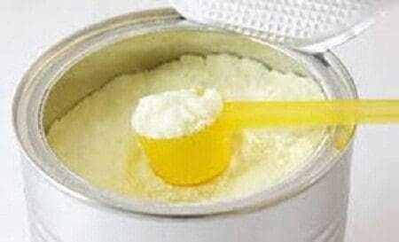 توقیف کامیون حامل بیش از ۳۰۰۰ قوطی شیرخشک قاچاق در الیگودرز