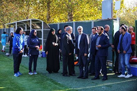 تصاویری از حضور وزیر ورزش و جوانان در تمرین تیم ملی فوتبال بانوان