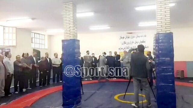 ماجرای عجیب افتتاح سالن کشتی در لرستان با دو ستون در وسط تشک!