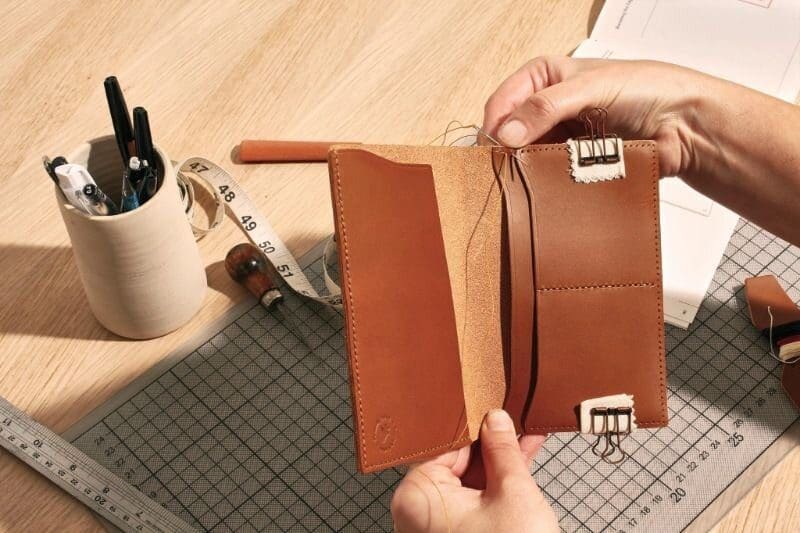 زنان ظرفیت ویژه‌ای در پویایی و کارآفرینی حوزه صنایع‌دستی لرستان محسوب می‌شوند