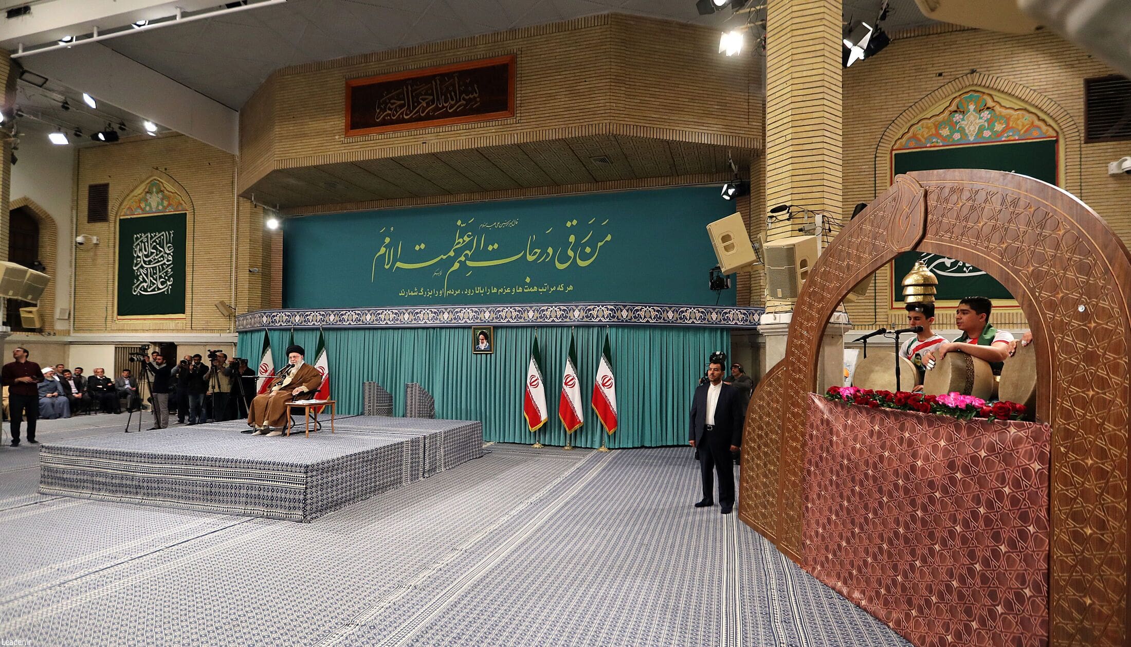 دیدار قهرمانان ورزشی و مدال‌آوران بازی‌های آسیایی و پارا آسیایی با رهبر انقلاب