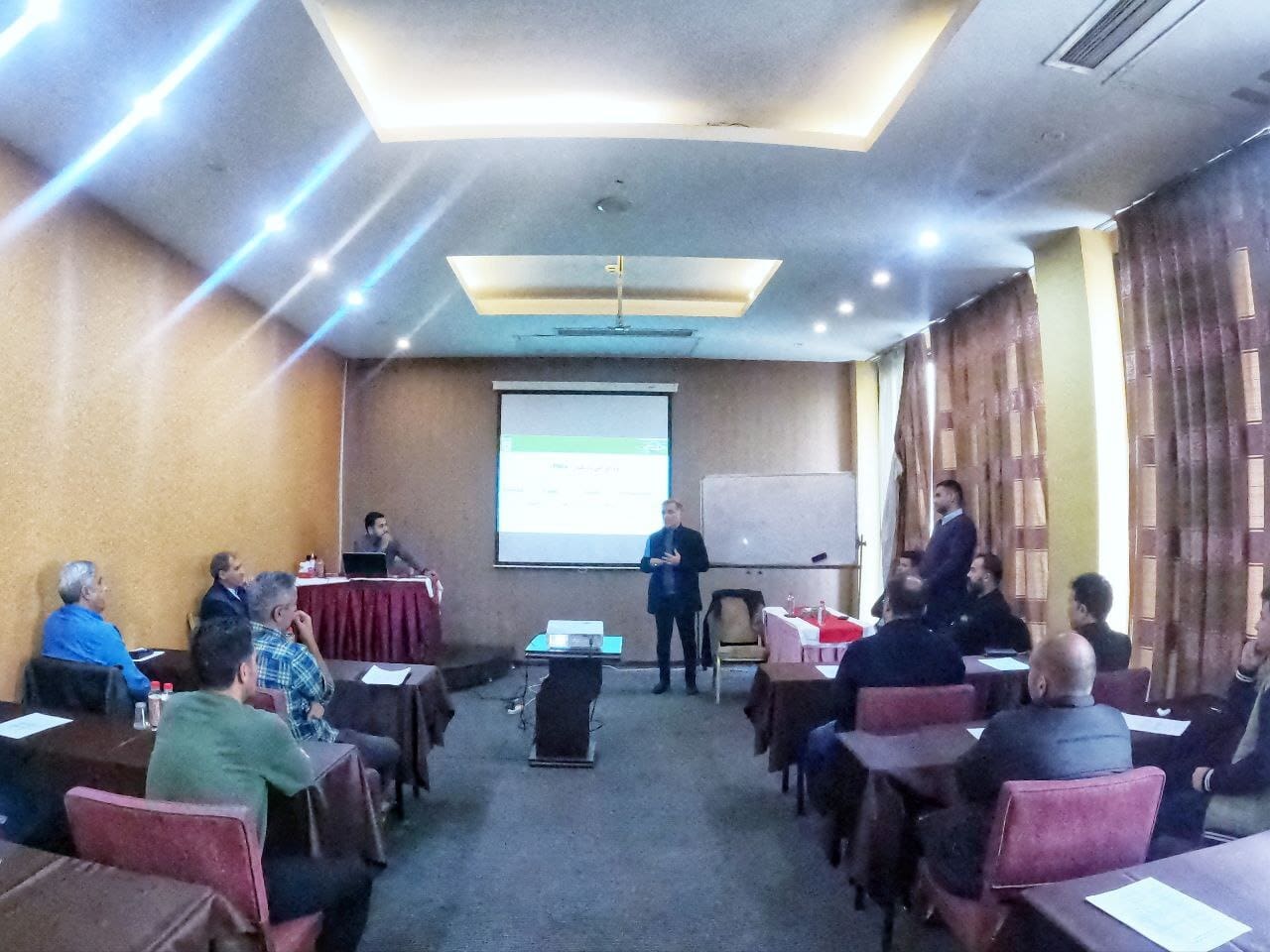 برگزاری نشست کمیته جوانان با سرمربیان تیمهای پایه استان تهران در رده جوانان