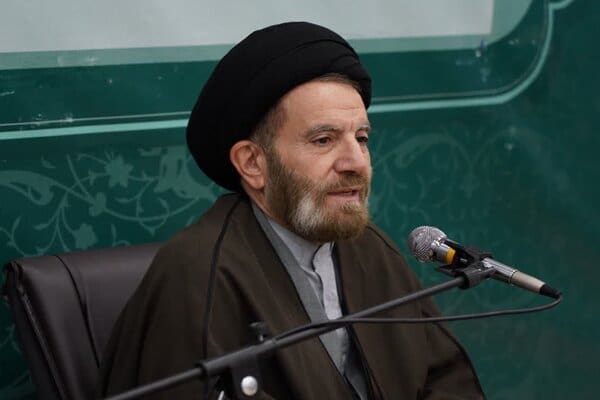 تبلیغ دین اسلام را می‎توان با زنده نگه داشتن نام اهل‌بیت(ع) انجام داد