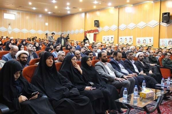 مجموعه ۴۰ جلدی «ره‌نامه» در دانشگاه فرهنگیان لرستان رونمایی شد