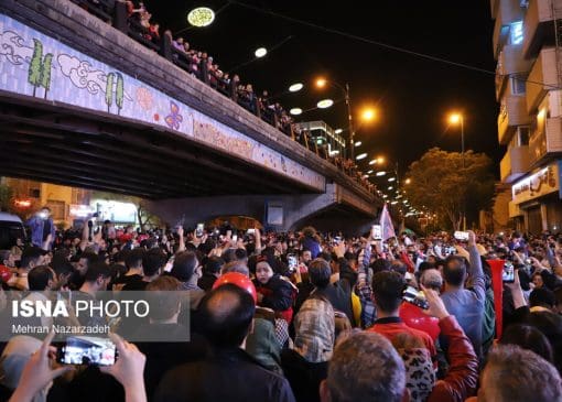 ادامه تب‌وتاب قهرمانی در تبریز/ هواداران تراکتور دوباره به خیابان‌ها ریختند