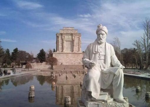شاهنامه بیانگر یک هویت فرهنگی است/ فردوسی روح ملی ایرانیان را زنده نگه داشت