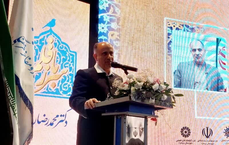 مفاخر را باید در زمان حیاتشان شناخت و تجلیل کرد