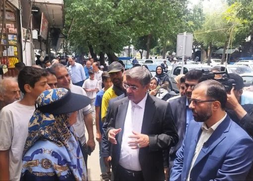 استاندار لرستان در بروجرد با مردم دیدار کرد/ شنیدن مستقیم مشکلات و مطالبات شهروندان
