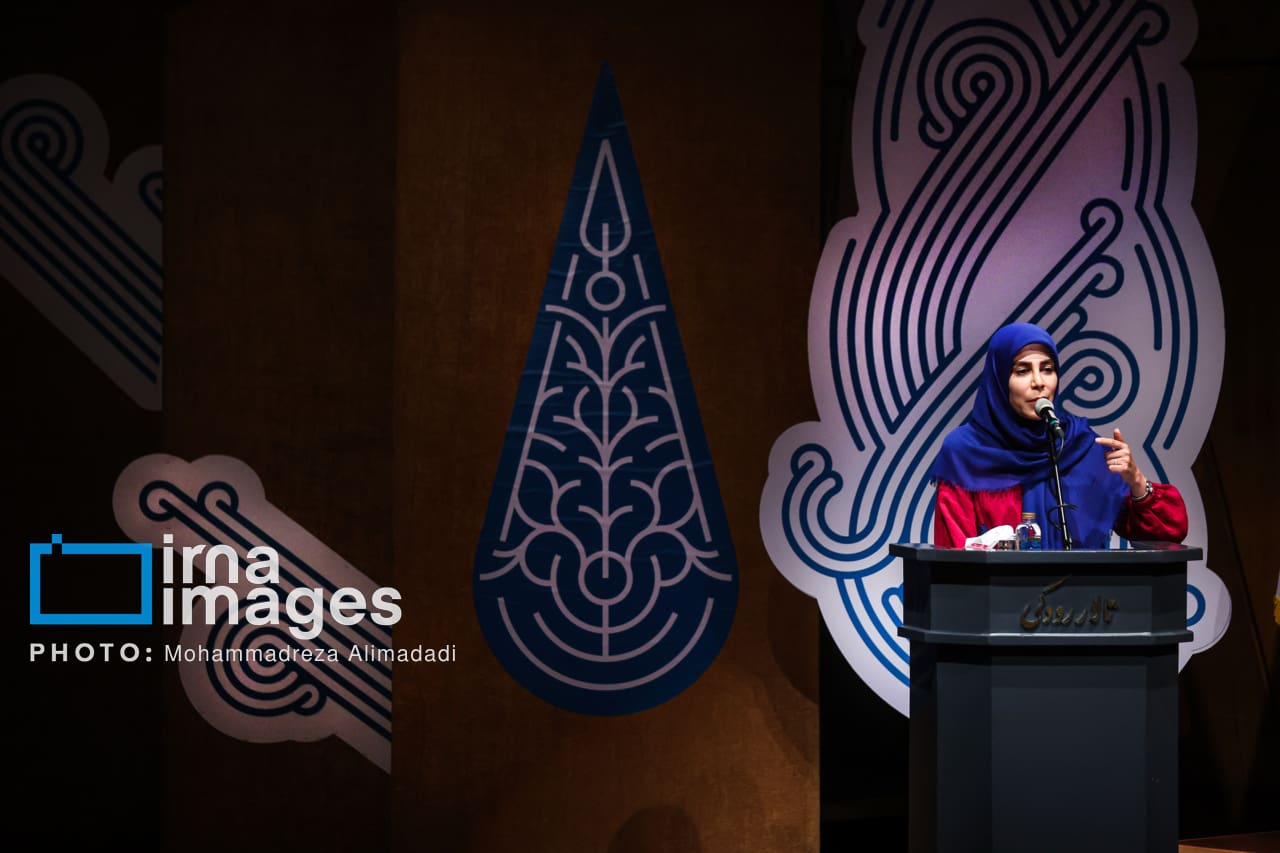 دیدار معاون هنری وزیر ارشاد با هنرمند ابداع کننده سبک قطاشی در لرستان