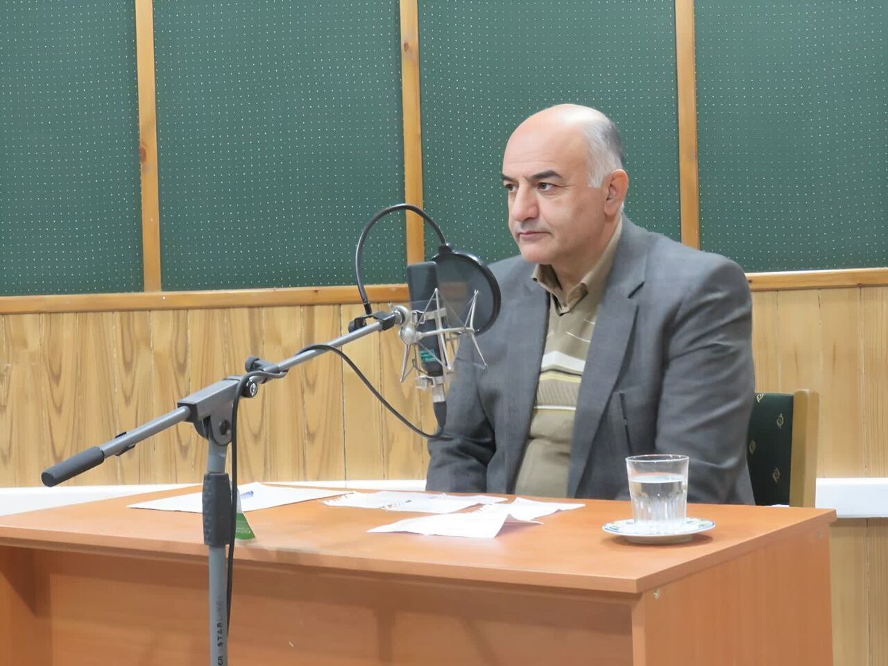 فرماندار بروجرد: شهریه مدارس باید کارشناسی و بررسی شود