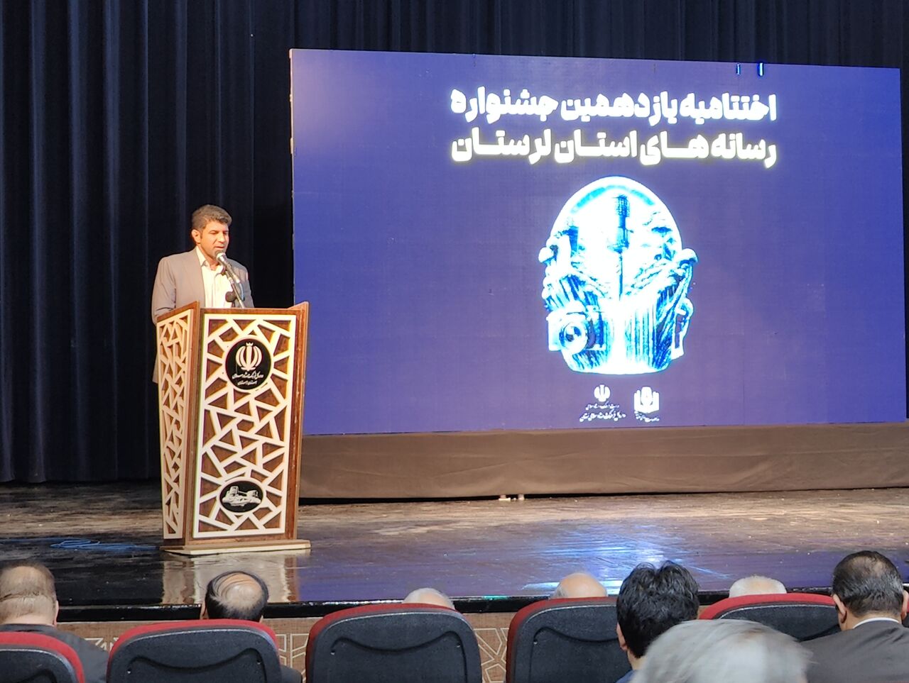 گلایه مدیرعامل خانه مطبوعات لرستان از نابسامانی در صدور مجوز رسانههای محلی