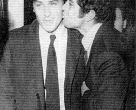 عکس| تصویر جنجالی؛ وثوق آلن دلون را بوسید؟