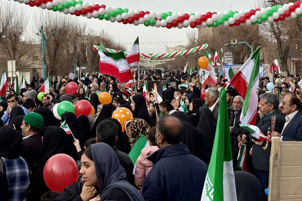 آغاز باشکوه راهپیمایی ۲۲ بهمن در لرستان؛ طنین وحدت در دیار ولایت