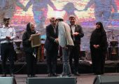 شبی برای قهرمانان بی‌ادعا؛ هنرمندان به احترام آتش‌نشانان ایستادند