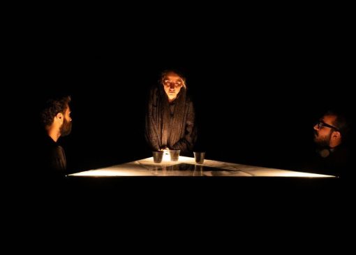 نمایش پرسه‌های موازی؛ بازی با تاس مرگ در صحنه‌ای از جنس انزوا